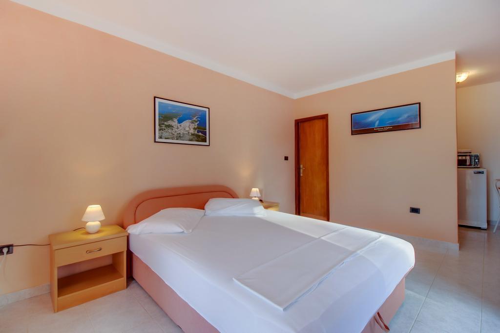 Apartments Villa Julija Mali Lošinj Chambre photo