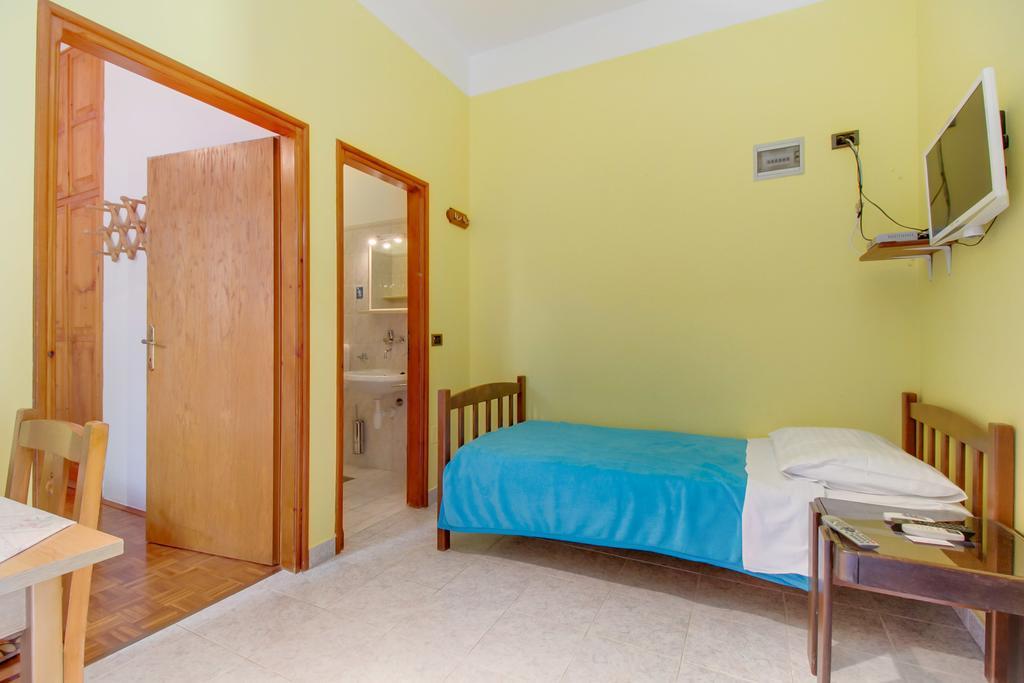 Apartments Villa Julija Mali Lošinj Chambre photo